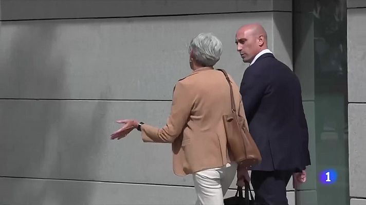 L'Informatiu - Ordre d'allunyament contra Rubiales pel petó a Jenni Hermoso