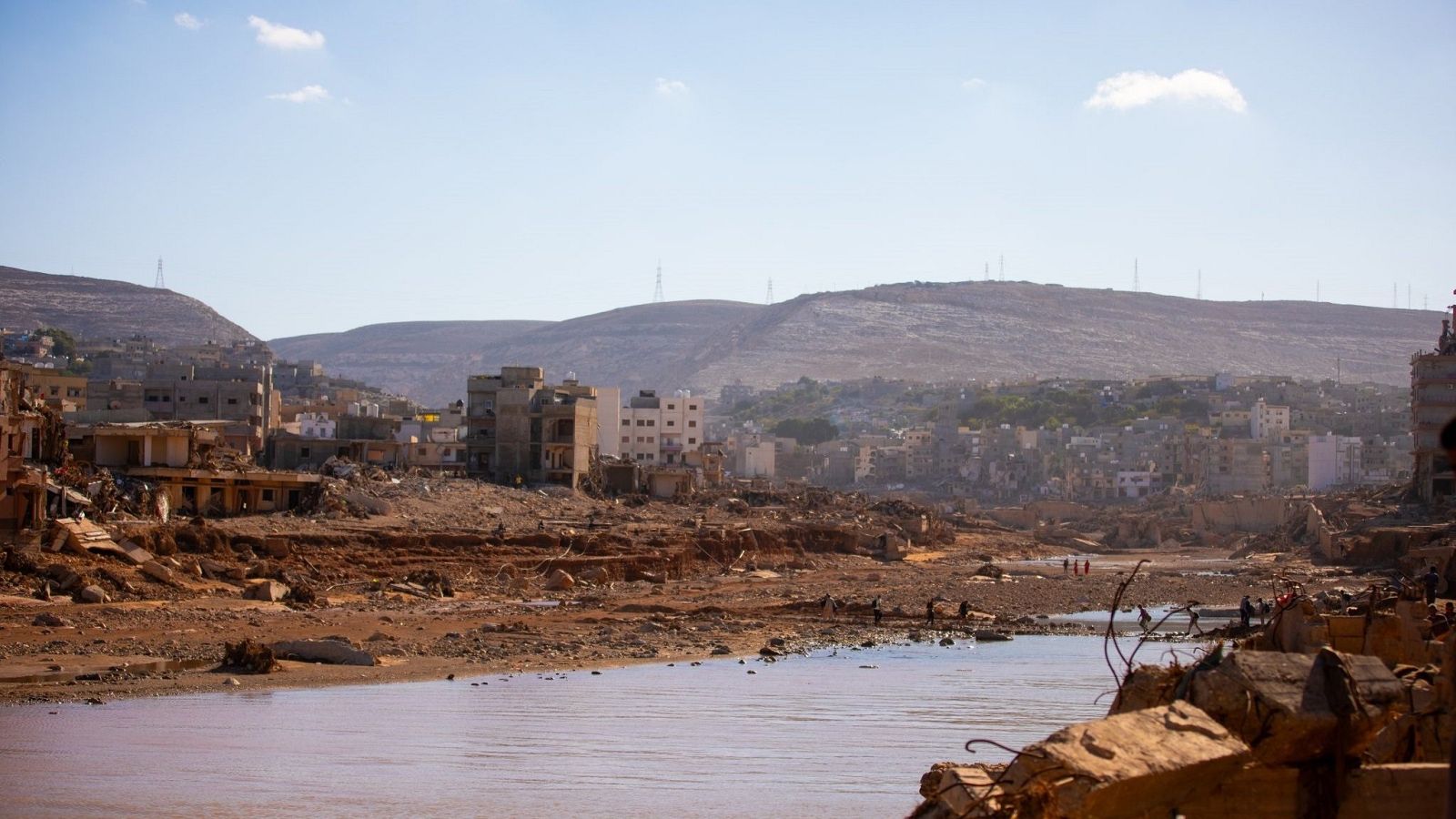 Libia centra sus esfuerzos en recuperar los miles de cuerpos arrastrados por el agua