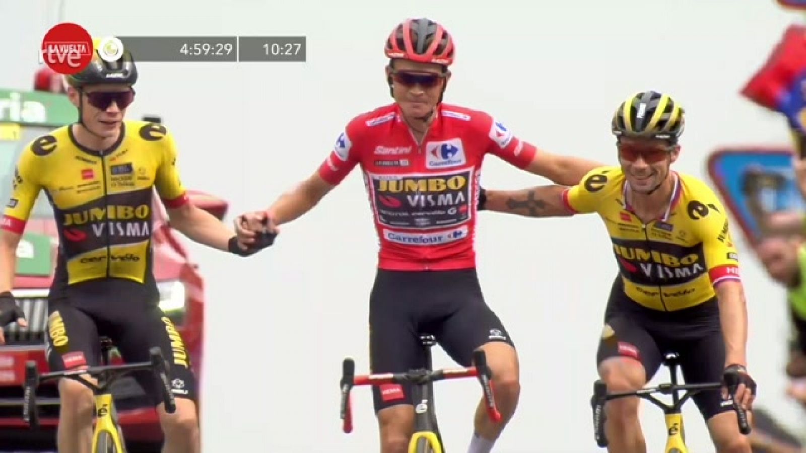 Kuss, Roglic y Vingegaard: el abrazo de los tres campeones de Jumbo