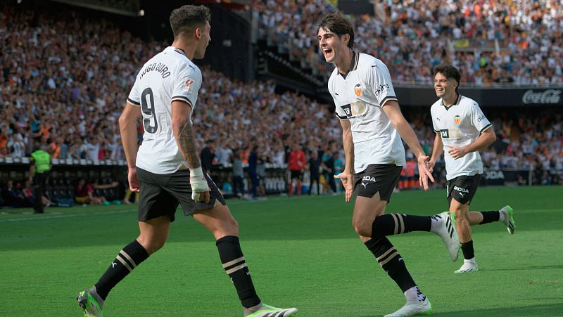 No te pierdas el resumen del partido Valencia 3-0 Atlético de Madrid  correspondiente a la 5ª jornada de la Liga EA Sports (Primera División), en RTVE Play.