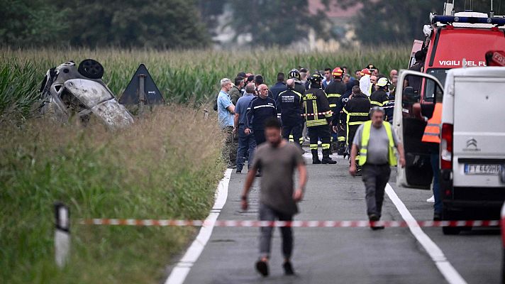 Muere una niña de cinco años al estrellarse un avión acrobático en Turín