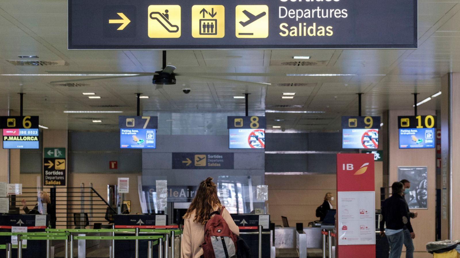 El aeropuerto de Ibiza suspende su actividad durante cuatro horas por un problema en un avión