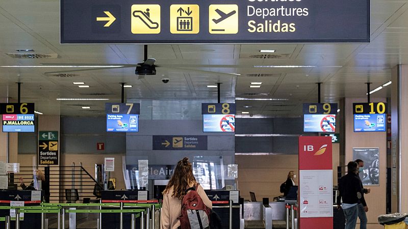 El aeropuerto de Ibiza suspende su actividad durante cuatro horas por un problema en un avión
