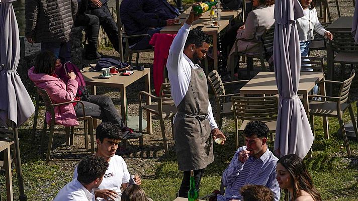 Telediario 1 - El INE revisa al alza el crecimiento del PIB de 2021 y 2022