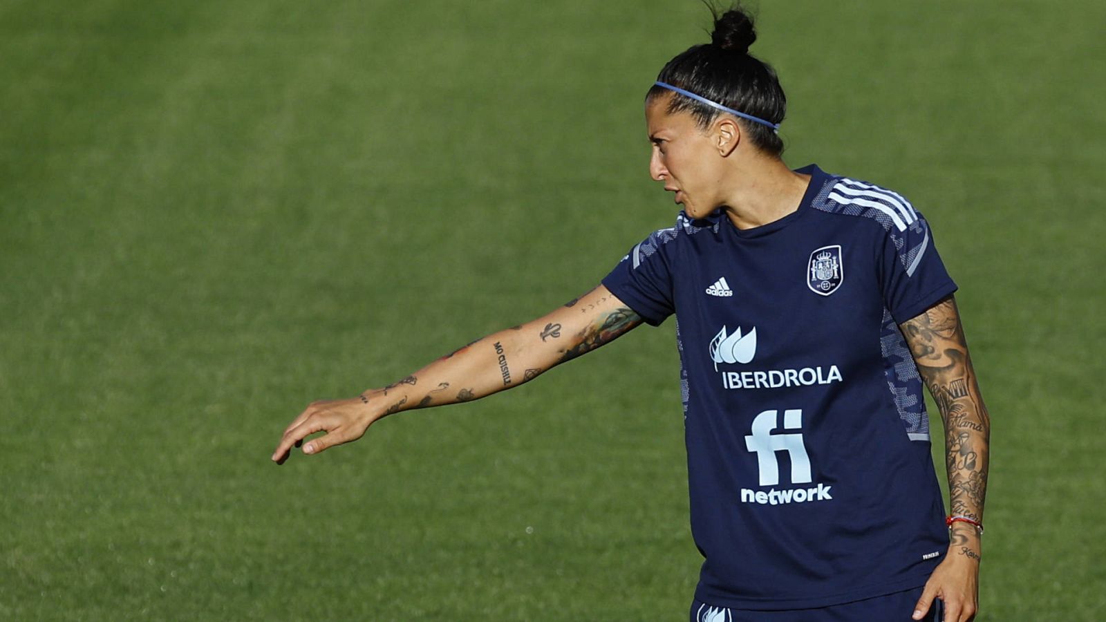 Montse Tomé apoya "en todo" a Jenni Hermoso y no la convoca para "protegerla" -- Ver ahora