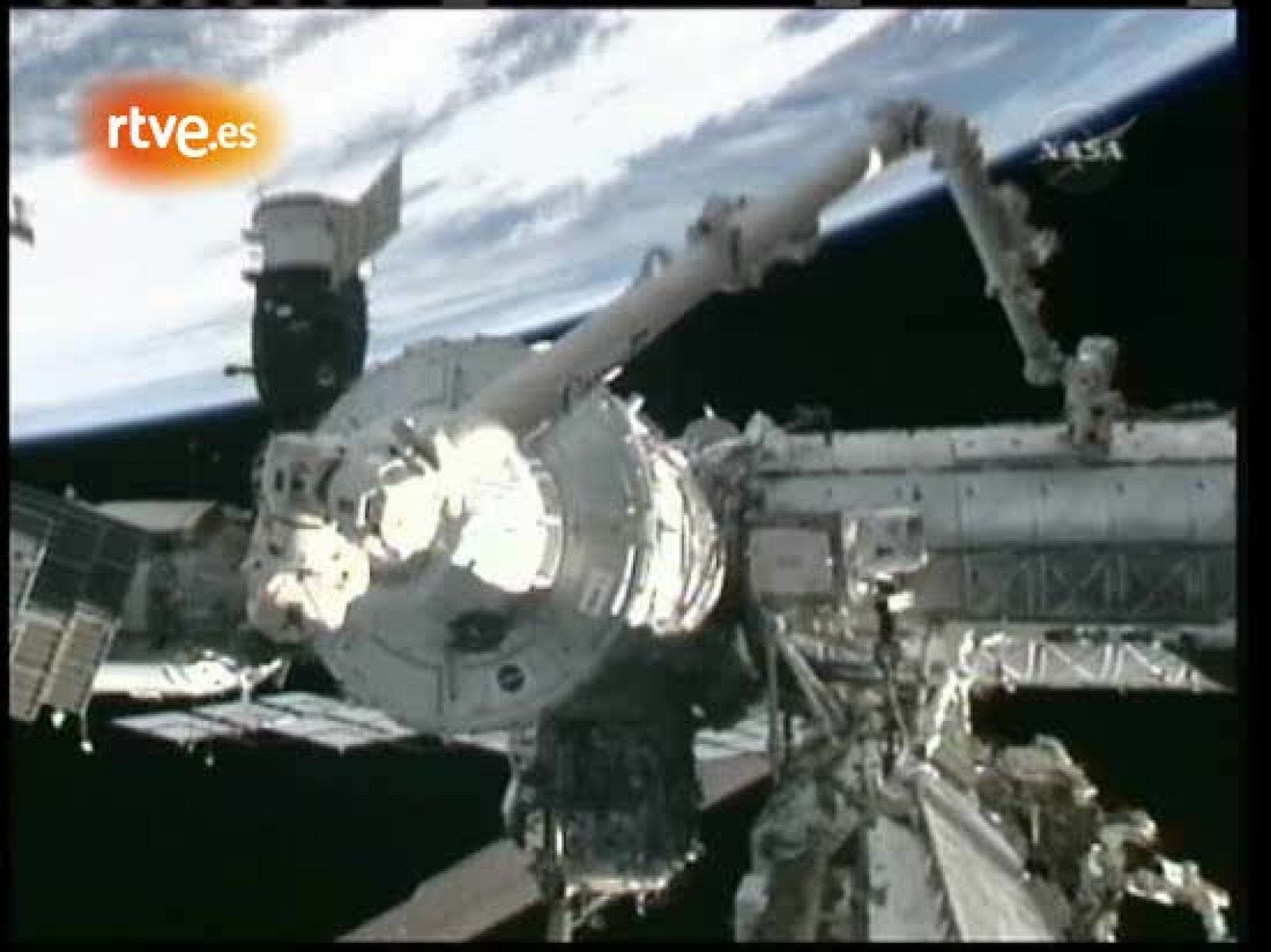 El lunes 15 de febrero  quedó instalado el módulo 'Tranquility' en la Estación Espacial Internacional. Una complicada maniobra que después de horas de trabajo, ha tenido sorprendentes resultados  para los residentes en la estación espacial permanente. Las imágenes de La Tierra desde su interior, son senciallamente espectaculares.