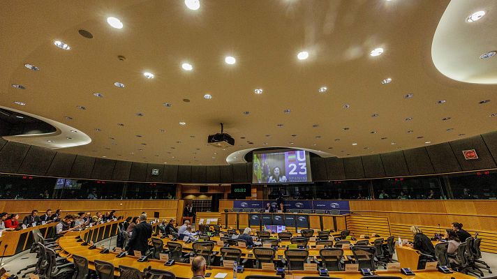 Telediario 2 - La UE aplaza la decisión sobre las lenguas cooficiales y España propone "priorizar" el catalán