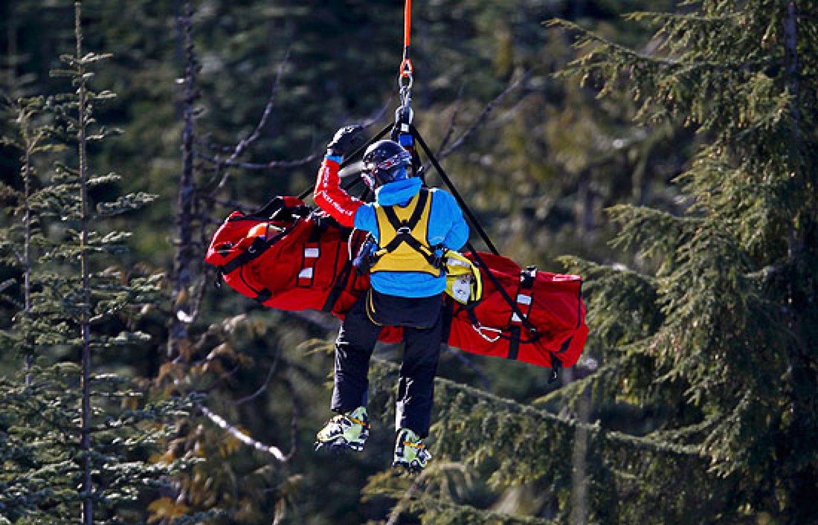 La prueba de Descenso femenino se caracterizó por la victoria de la estodounidense Vonn y por las caídas espectaculares de algunas de las esquiadoras. La española Carolina Ruiz acabó en el puesto 15º.