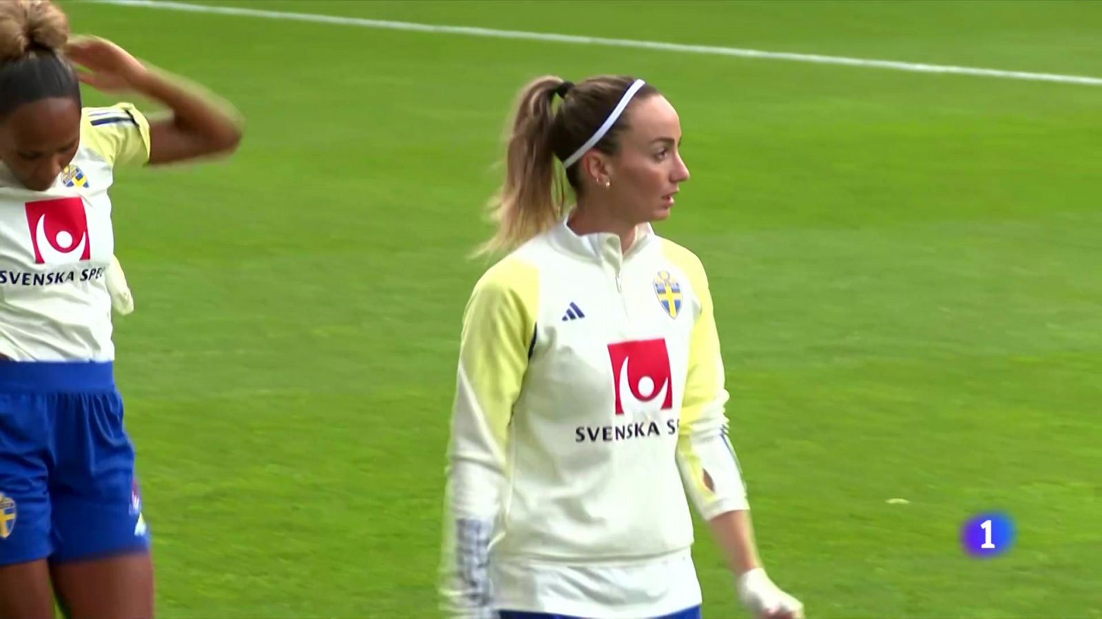 Asllani, jugadora de Suecia, apoya a la selección española: "Es muy importante la lucha que están haciendo"