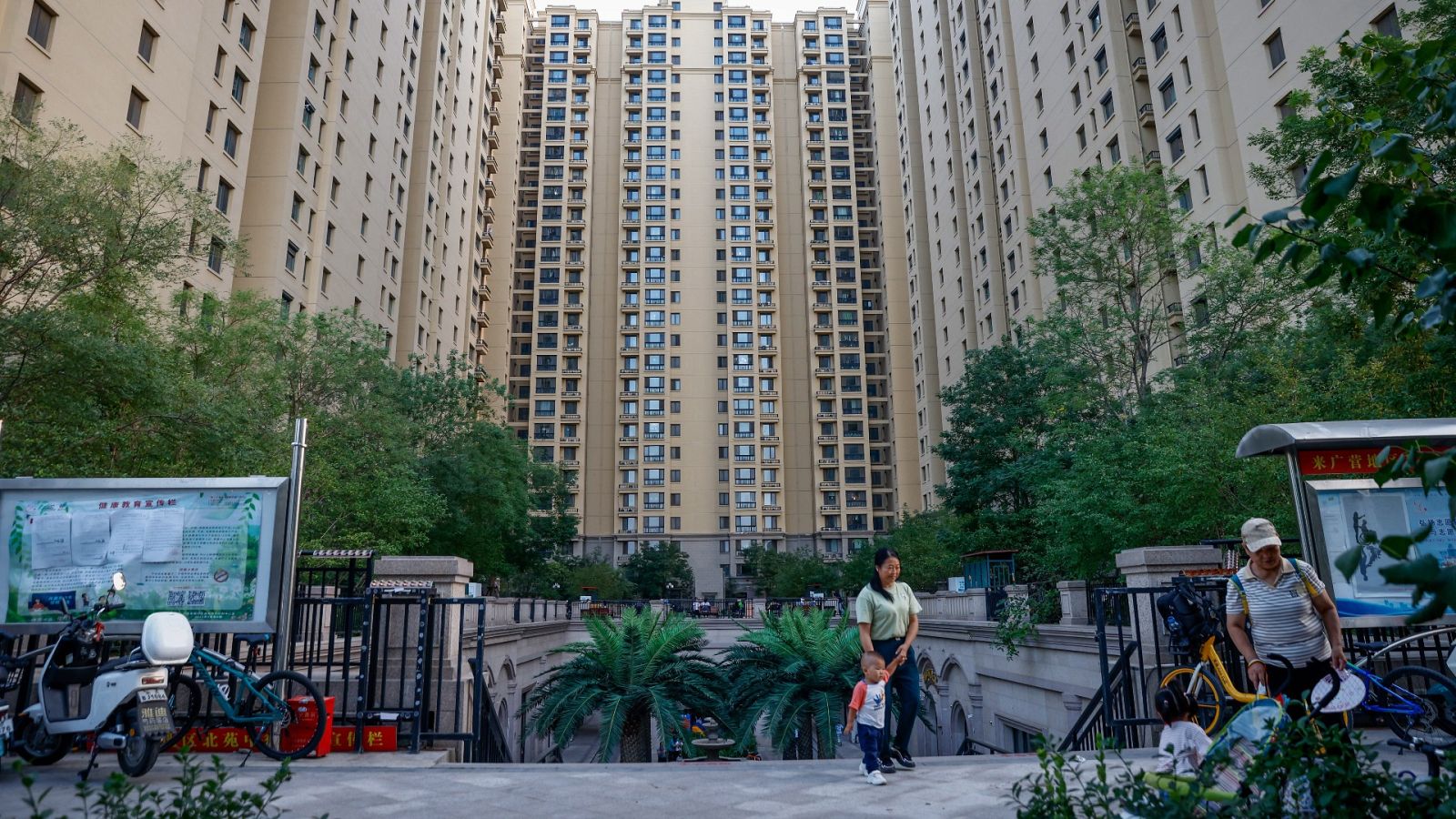 El estallido de la burbuja inmobiliaria en China lleva al abismo a miles de familias | Ver