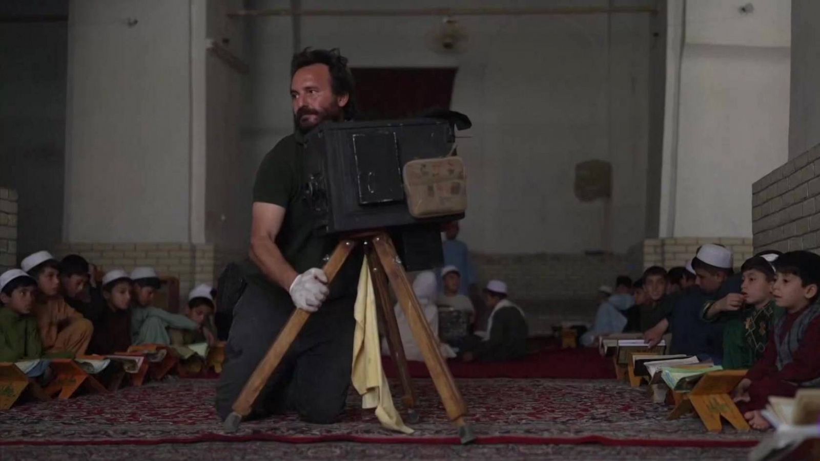 Rodrigo Abd retrata a Afganistán después de la guerra con una ¿cámara de cajón¿
