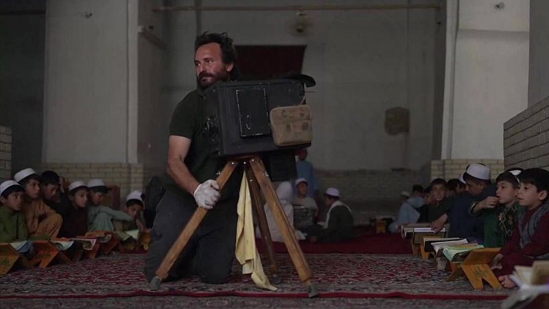 Rodrigo Abd retrata a Afganistán después de la guerra con una ¿cámara de cajón¿