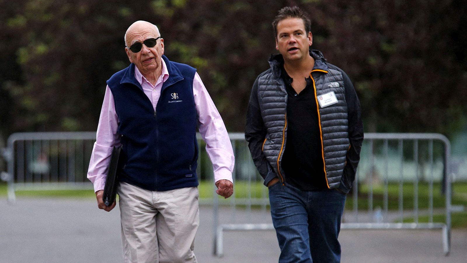El magnate de los medios Rupert Murdoch se retira y deja a su hijo al frente de su negocio