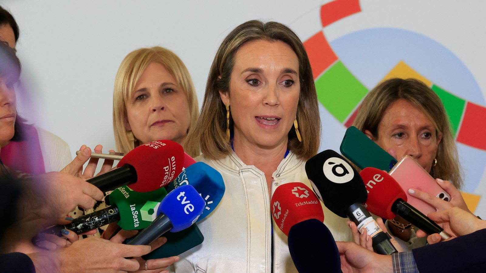 Gamarra afirma que "hay tiempo" para que el PSOE tenga un "debate interno"