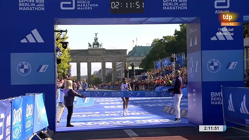 Assefa destroza el rcord del mundo de maratn femenina bajando en dos minutos el rcord anterior