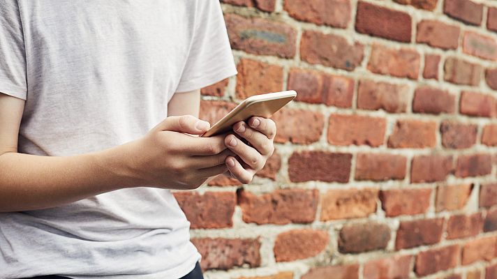 Telediario Fin de Semana - Investigan un chat de menores con contenido sexual y violento
