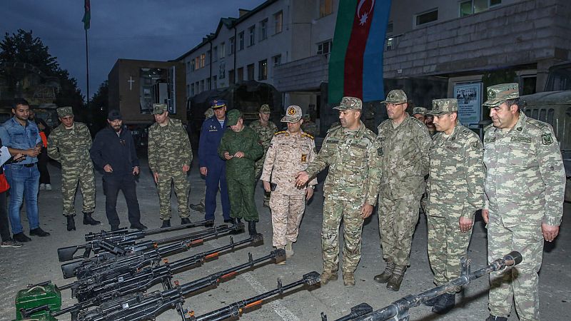 Azerbaiyán comienza a incautar las armas de las fuerzas pro armenias de Nagorno Karabaj