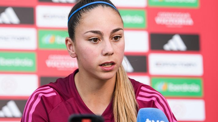 Fútbol - Athenea: "No he tenido problemas, me siento cómoda"