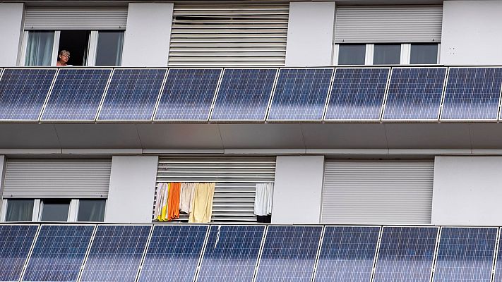 Telediario 1 - Baterías virtuales para autoconsumo: generan un saldo para reducir la factura