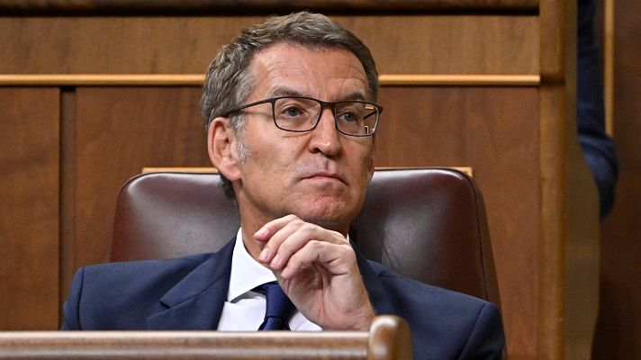 Especiales informativos - Feijóo afea a Sánchez que no le haya dado la réplica: "Hoy el PSOE ha llegado al cenit de su desprestigio como partido histórico"