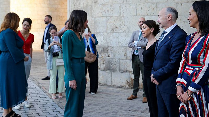 La presidenta de las Cortes de Aragón, de Vox, niega el saludo a la secretaria de Estado de Igualdad en un acto