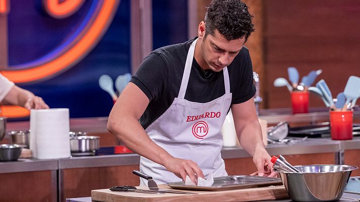 Eduardo Casanova se corta el delantal en las cocinas