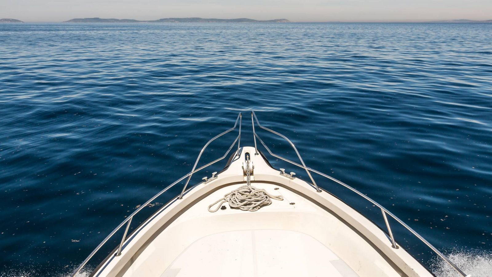 Camareros de barco, pilotos de buque, mecánicos y maquinistas navales son algunos de los puestos de trabajo que más cuesta cubrir