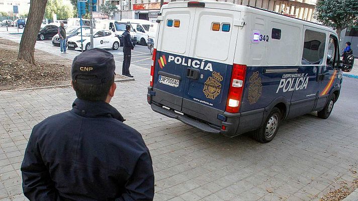 Telediario 2 - Orden de alejamiento de 300 metros para seis de los arrestados por agresión sexual en Alicante