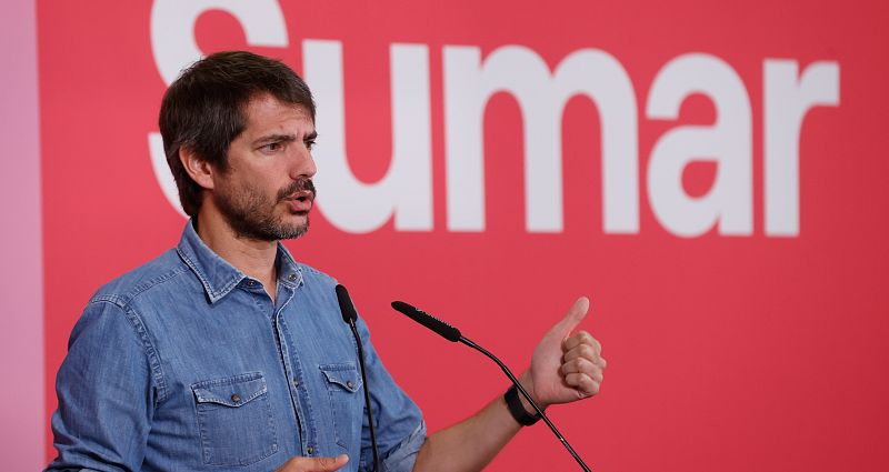 Sumar, "molesto" con la "irresponsabilidad" de ERC y Junts por condicionar la investidura a un referéndum