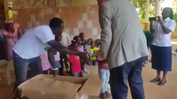  - Entregas de juguetes - Guinea Bissau