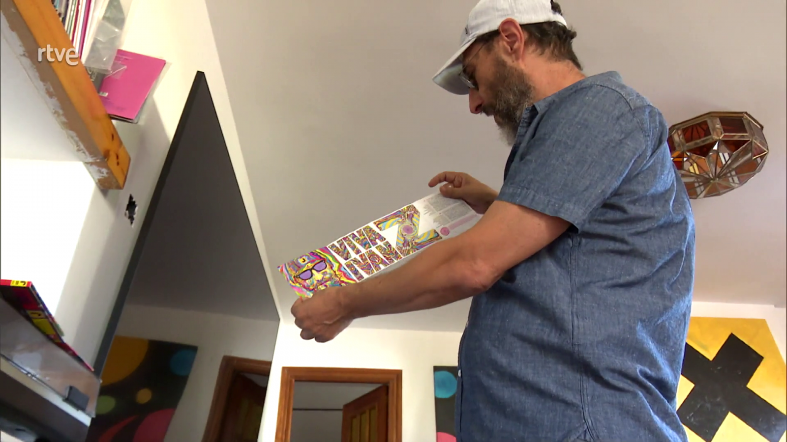 El músico granadino J, presenta "Plena Pausa", su primer trabajo en solitario en el que musicaliza filmografía inédita del cineasta Iván Zulueta - Atención obras | Ver