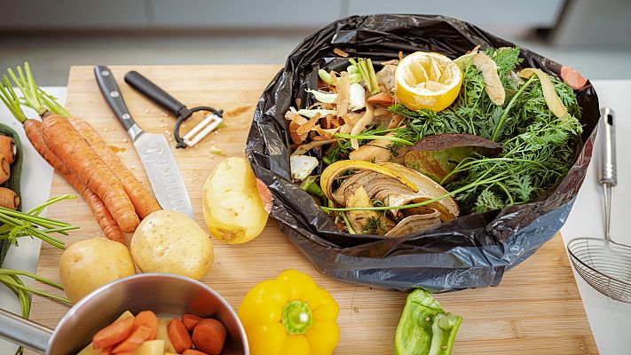 La bolsa del desperdicio en España: más de 65 kilos de comida por familia terminan en la basura