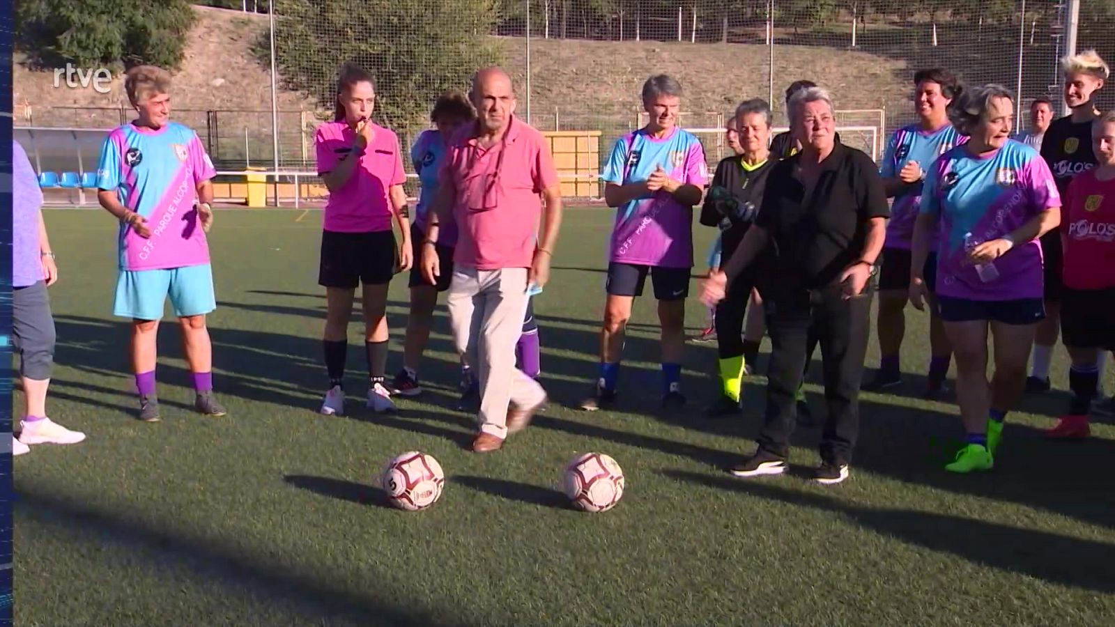 Homenaje a "la Beckenbauer" de la primera selección española oficial