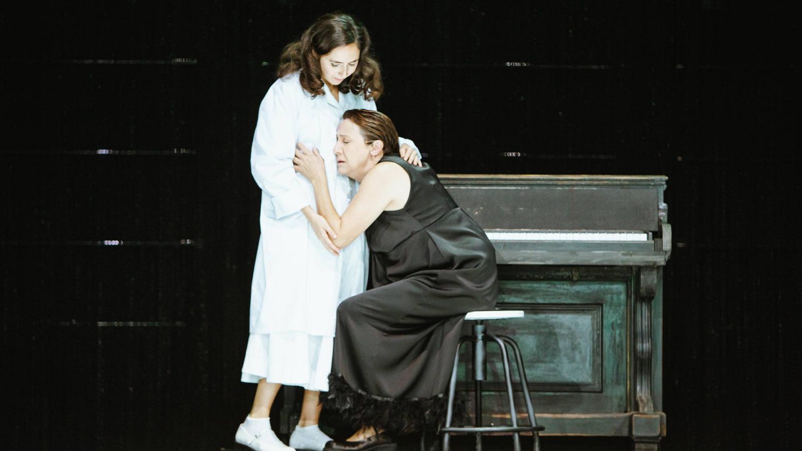 Llega al Centro Dramático Nacional 'La madre de Frankenstein', la novela de Almudena Grandes