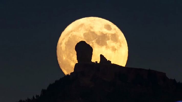 Telediario 1 - Cuatro años de trabajo para hacer la foto perfecta del Roque Nublo en Gran Canaria
