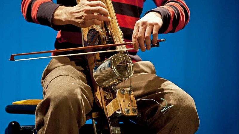 Percusión con cafeteras o conciertos con papel: el festival 'Insólito y singular' aterriza en Madrid