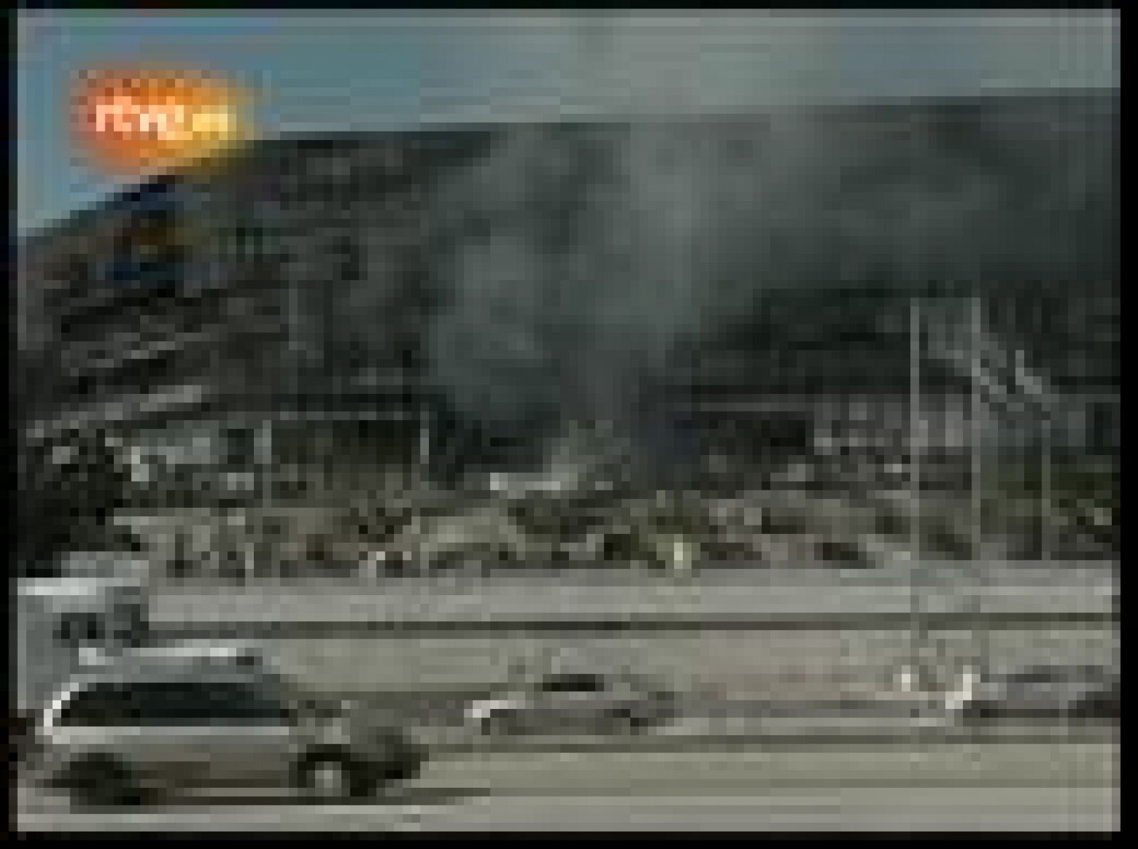 Una avioneta de pequeño tamaño se ha estrellado contra un edificio de oficinas de siete plantas en Austin, Texas, sin que por el momento haya confirmación oficial de víctimas mortales. Según CNN, el edificio siniestrado está situado junto a las oficinas del FBI en Austin. Las televisiones locales están dando imágenes del edificio que ha sufrido el accidente, y donde se ha desatado un incendio que está aún por controlar.