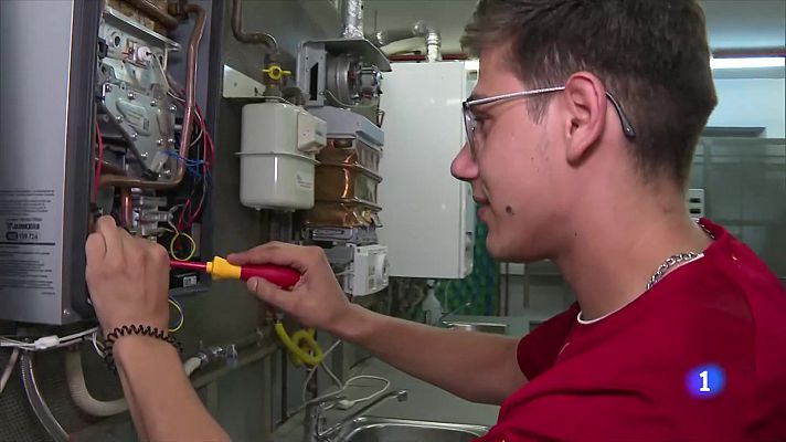 L'Informatiu - Nova edició del Saló de l'Ocupació, on buscar oportunitats laborals o redirigir la carrera professional