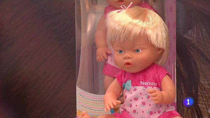 L'informatiu - Comunitat Valenciana - Muñecos con síndrome de Down, con implante coclear o con gafas