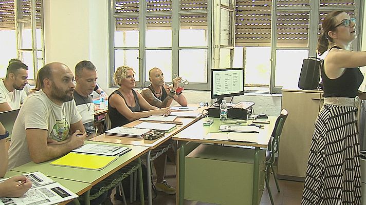L'informatiu - Comunitat Valenciana - L'escola d'adults: una segona oportunitat en un ambient inclusiu i motivador