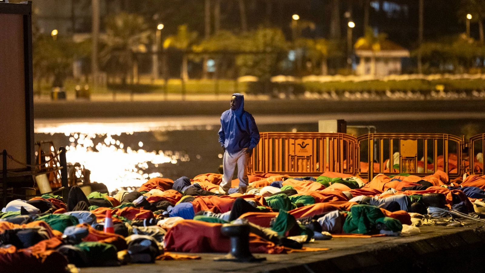 Los centros de Tenerife, desbordados por las llegadas de migrantes