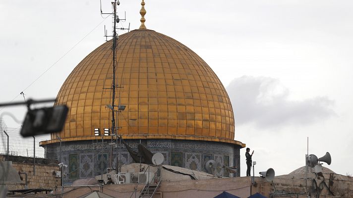 Telediario Fin de Semana - La embajada española en Israel pide a los turistas que no salgan de los hoteles y ha habilitado teléfonos 24 horas