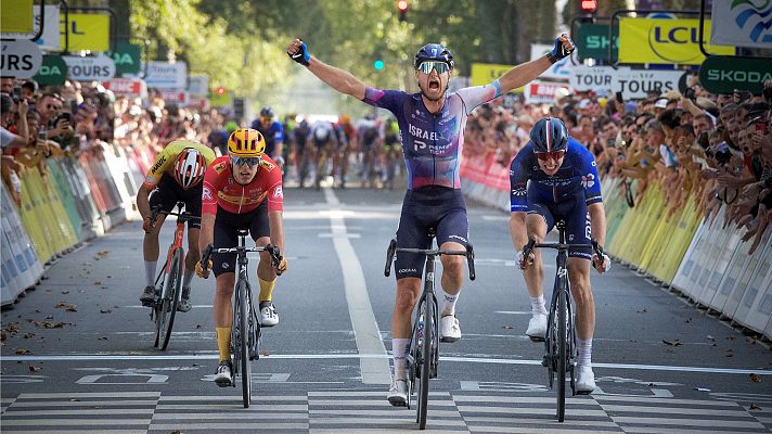 Riley Sheehan gana al 'sprint' de la Paris-Tours 2023