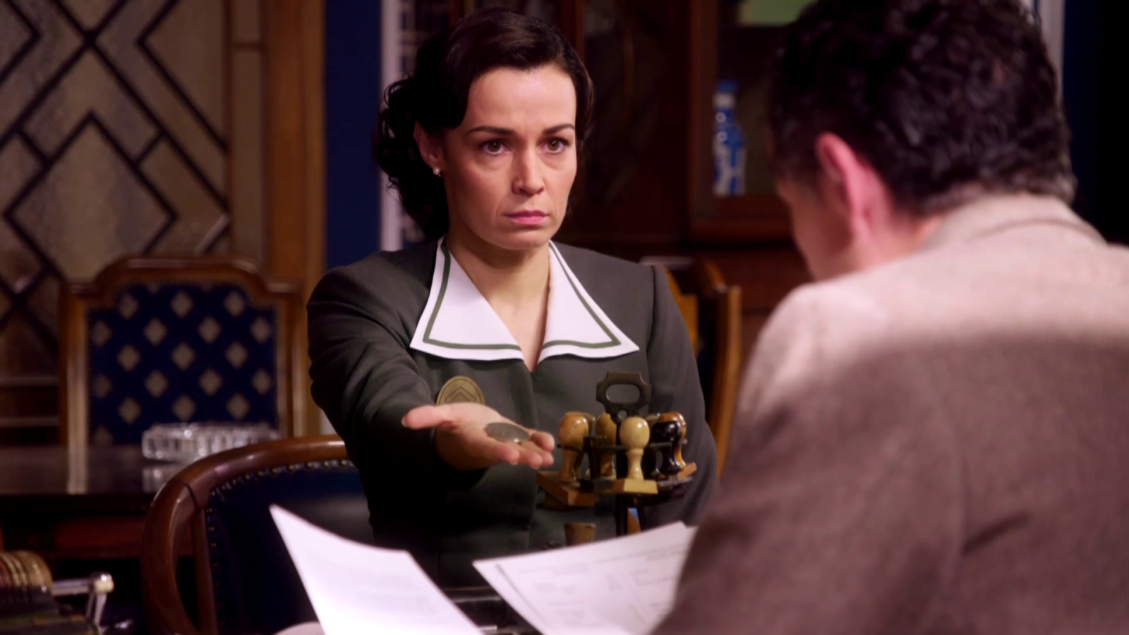 Teresa ha encontrado el dinero que faltaba - Salón de té La Moderna | Ver