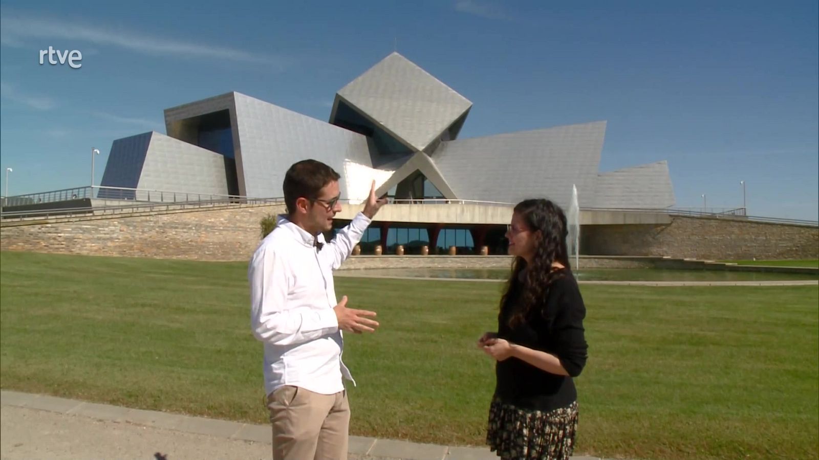 AQUÍ HAY TRABAJO - Una bodega y unos trabajadores que innovan -  ver ahora