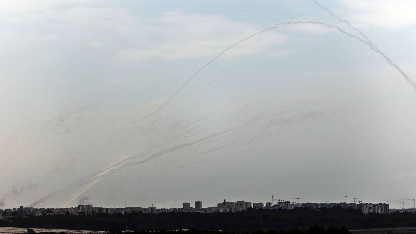 Turistas españoles buscan billetes de vuelta para regresar de Israel