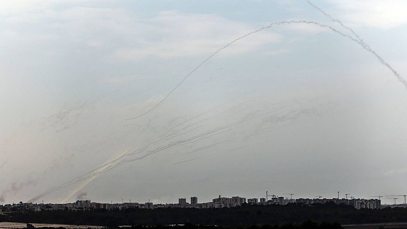 Turistas españoles buscan billetes de vuelta para regresar de Israel