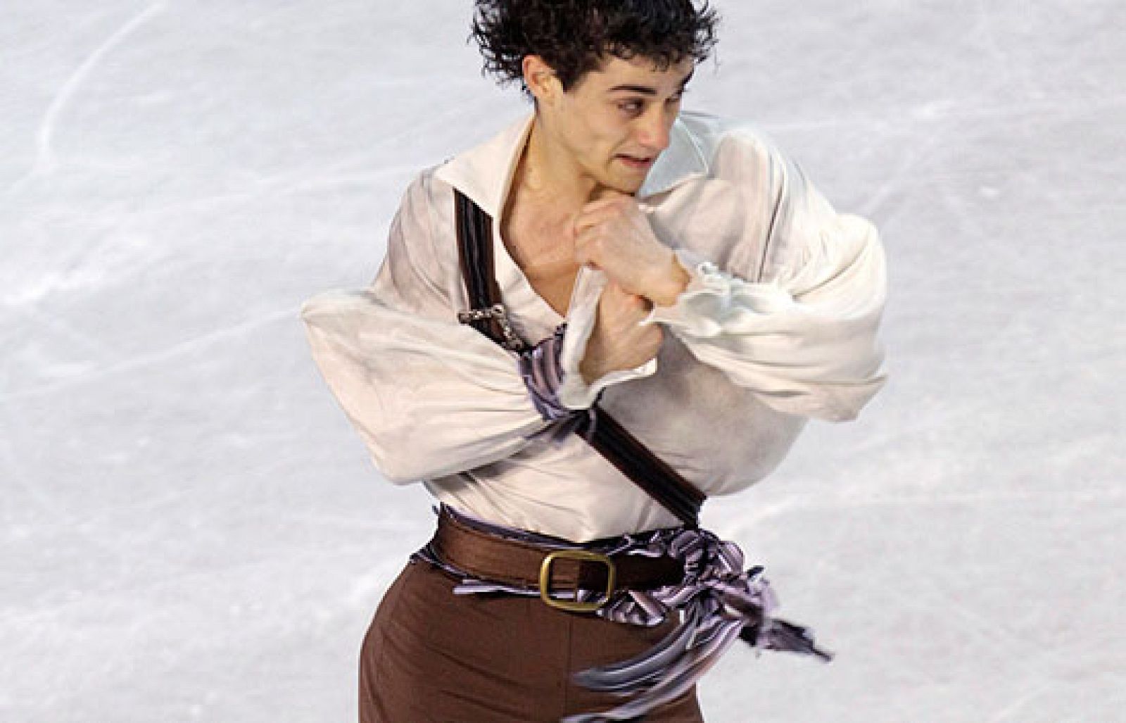 El español Javier Fernández cuajó un gran programa a lo Jack Sparrow en la final de Patinaje Artístico Individual. 