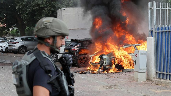 Telediario 2 - Choque de opiniones en la política española: PSOE, PP y Vox se posicionan en contra de los ataques de Hamás, mientras Sumar lo evita