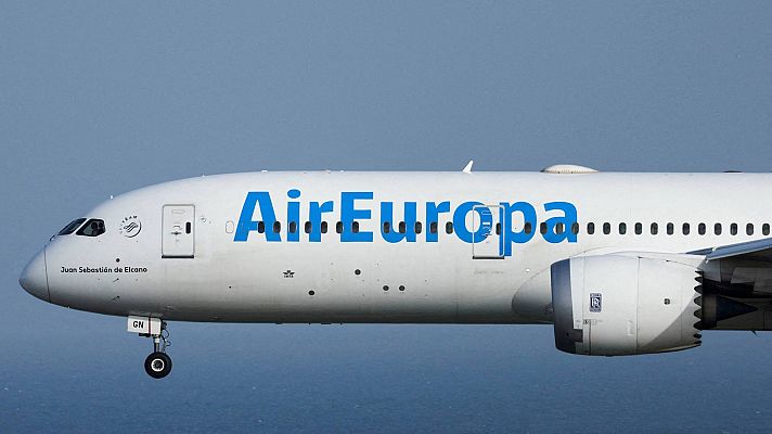 Telediario 1 - Air Europa pide a sus clientes que cancelen las tarjetas debido a un ciberataque